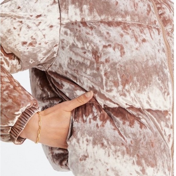 Fabletics Wander Crushed Velour Cropped Puffer Jacket Sz-XSmall - Picture 4 of 9